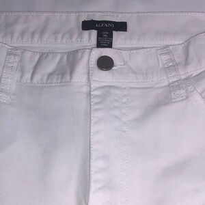 Alfani white women’s pants